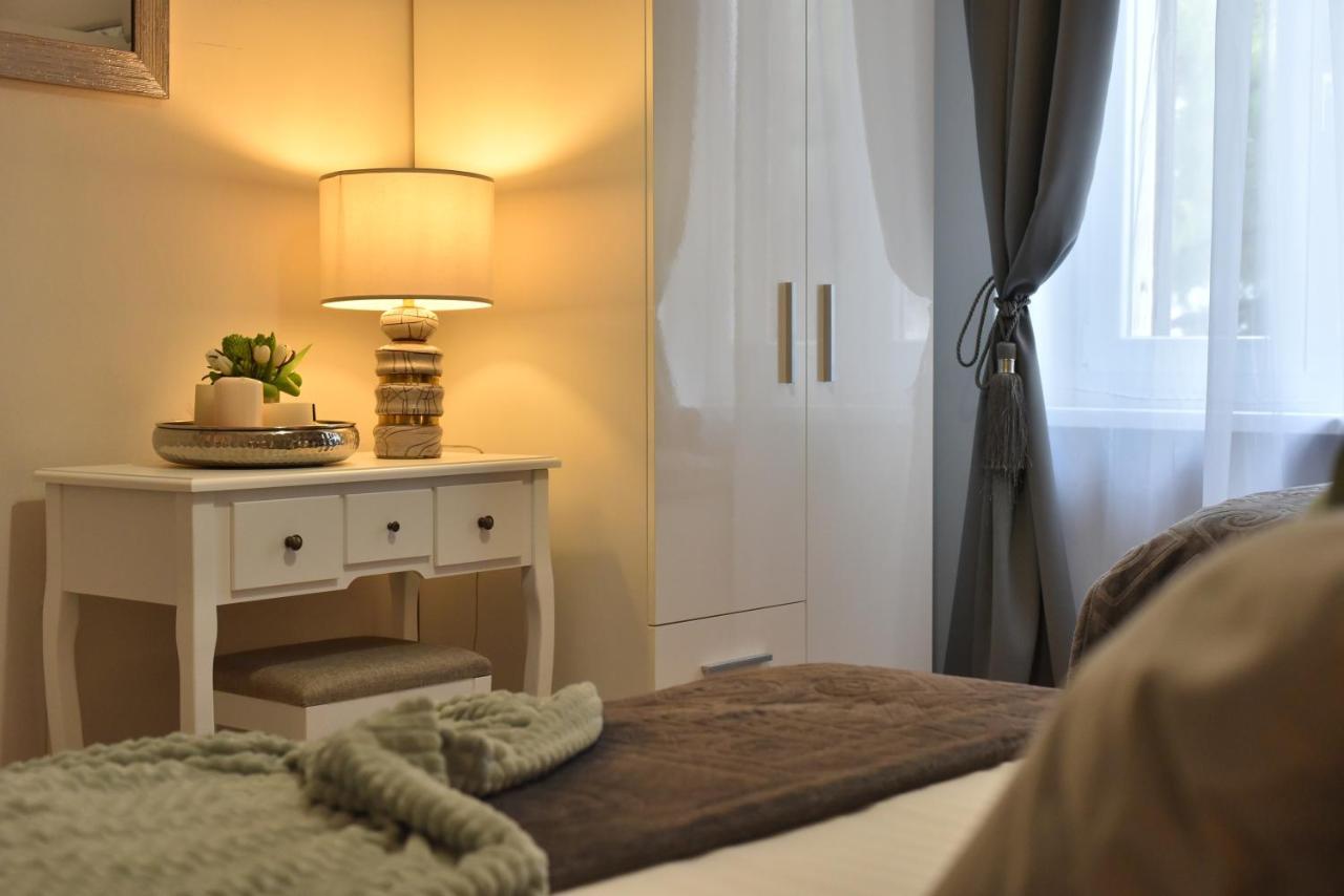 Zadar Center Beach Apartment - Directly On The Sea Екстер'єр фото