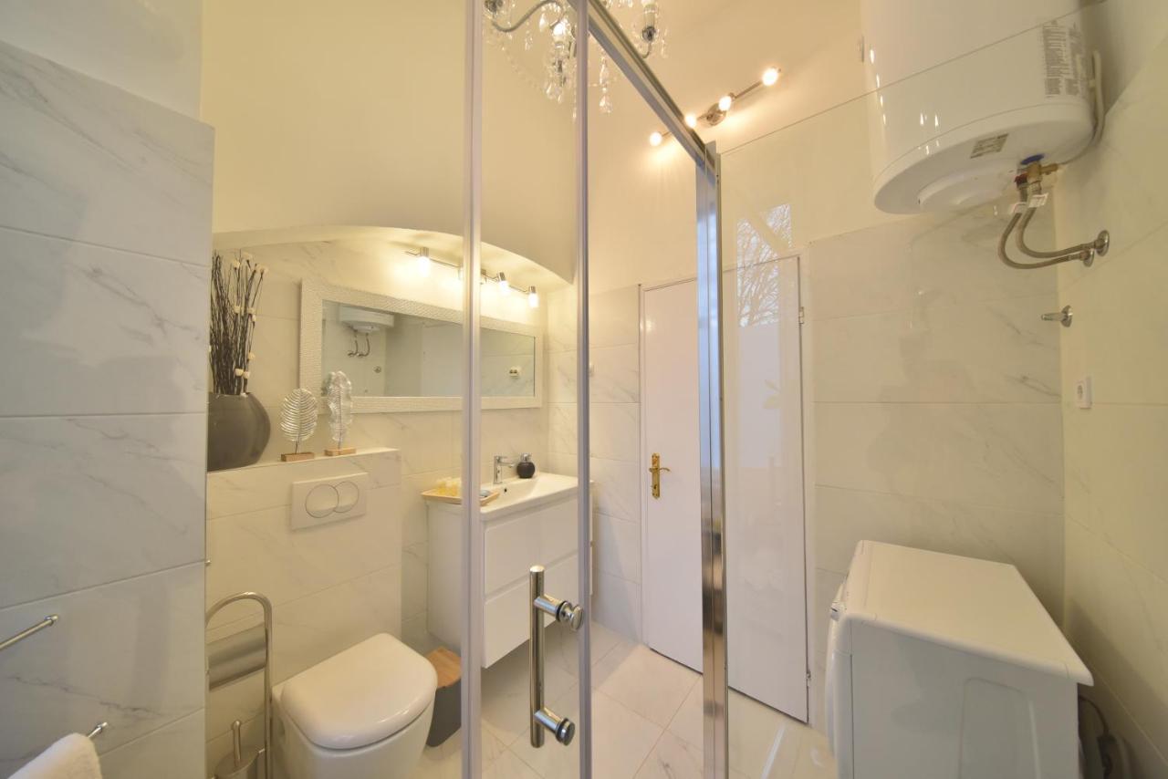 Zadar Center Beach Apartment - Directly On The Sea Екстер'єр фото