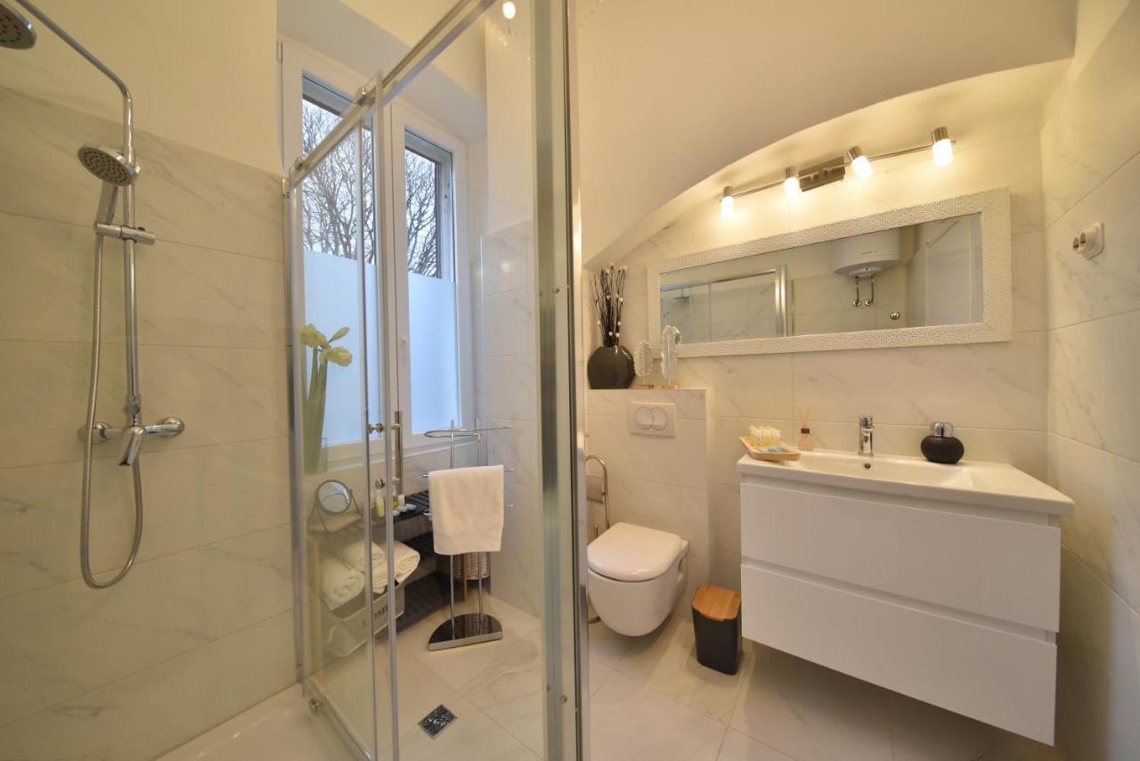 Zadar Center Beach Apartment - Directly On The Sea Екстер'єр фото