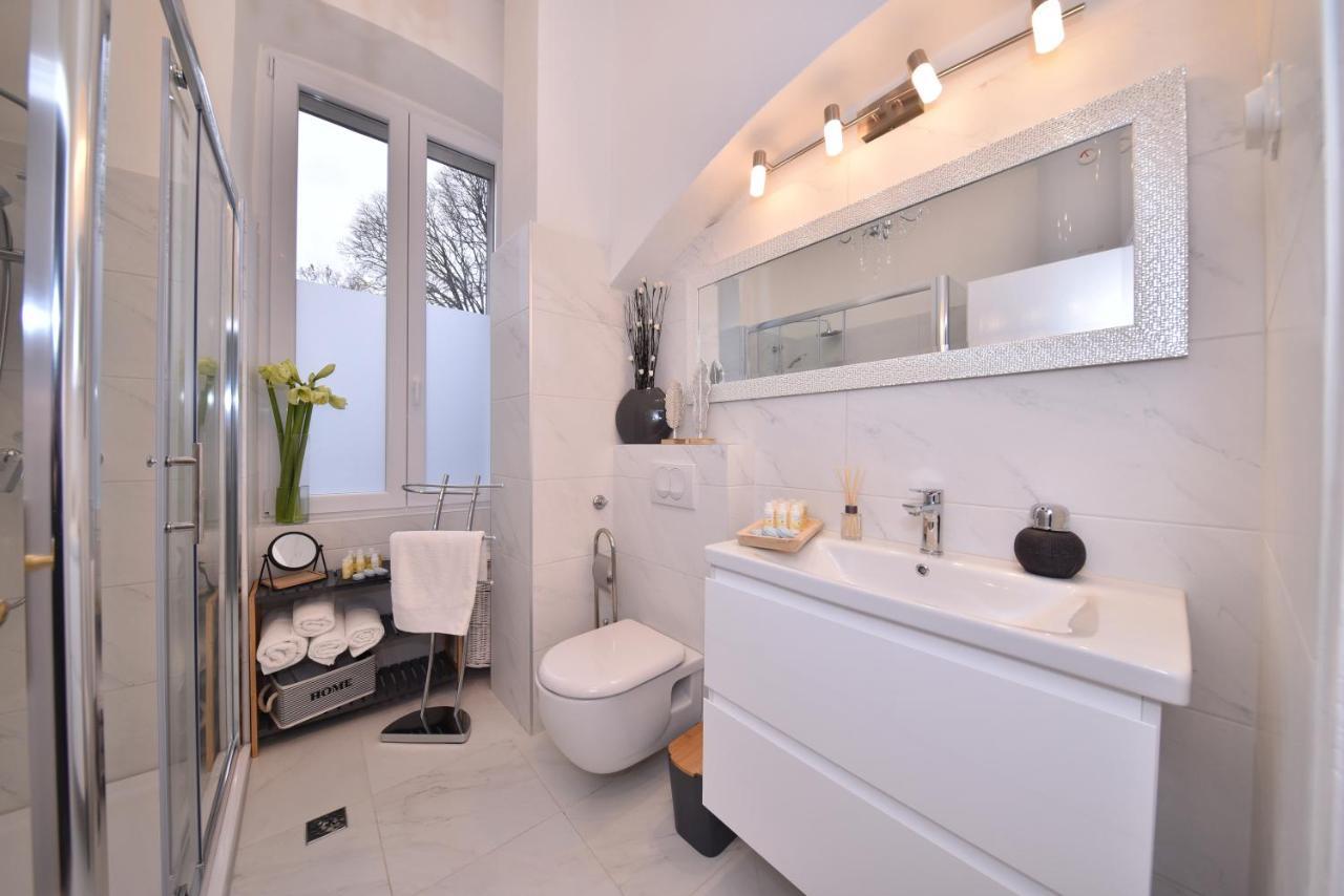 Zadar Center Beach Apartment - Directly On The Sea Екстер'єр фото